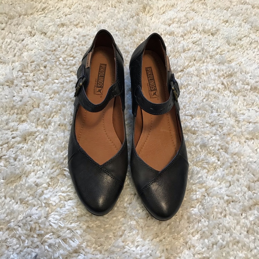Pikolinos Mary Jane heels